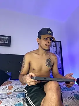 Snapshot of Luke_Stone chatting on 10/16/25, 05:10 Luke Stone online show from 10/16/25, 05:10