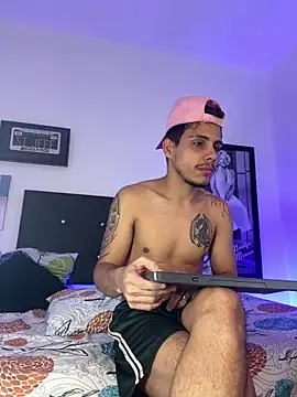 Snapshot of Luke_Stone chatting on 10/17/25, 05:48 Luke Stone online show from 10/17/25, 05:48