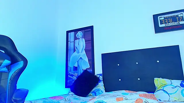 Snapshot of Luke_Stone chatting on 10/23/25, 09:57 Luke Stone online show from 10/23/25, 09:57