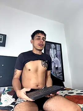 Snapshot of Luke_Stone chatting on 11/30/25, 07:47 Luke Stone online show from 11/30/25, 07:47