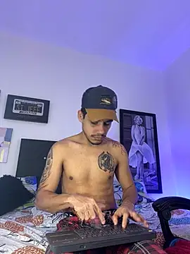 Snapshot of Luke_Stone chatting on 10/20/25, 05:35 Luke Stone online show from 10/20/25, 05:35