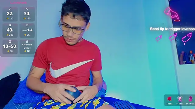 Snapshot of Luke_Stone chatting on 09/13/25, 03:12 Luke Stone online show from 09/13/25, 03:12