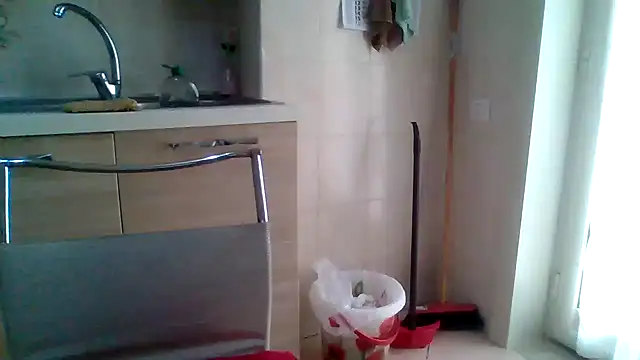 Snapshot of Kelly80 chatting on 05/16/26, 10:47 Kelly80 online show from 05/16/26, 10:47