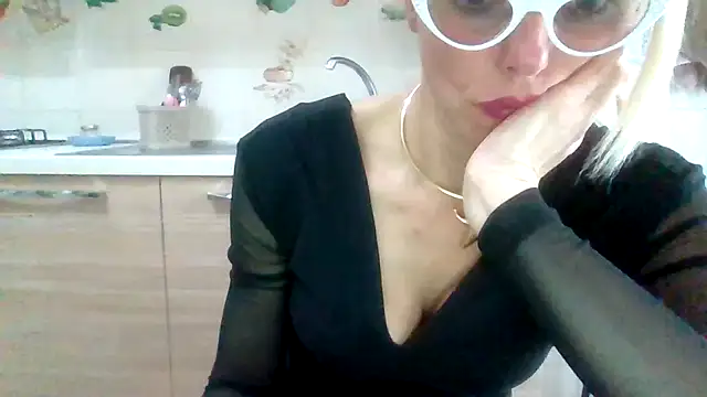 Snapshot of Kelly80 chatting on 04/26/26, 03:42 Kelly80 online show from 04/26/26, 03:42