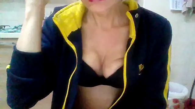 Snapshot of Kelly80 chatting on 01/12/26, 03:24 Kelly80 online show from 01/12/26, 03:24