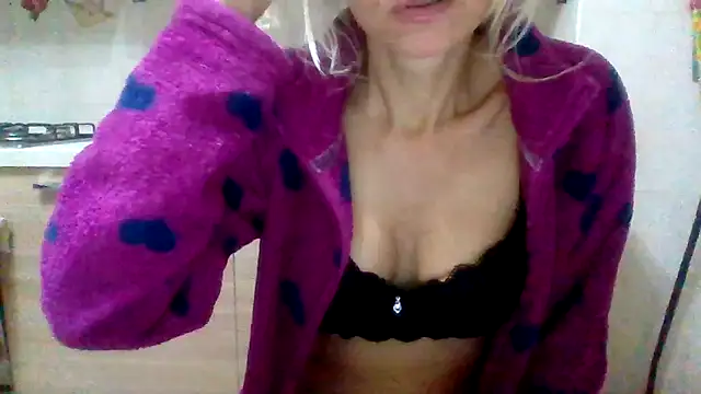 Snapshot of Kelly80 chatting on 12/22/25, 03:50 Kelly80 online show from 12/22/25, 03:50