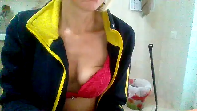 Snapshot of Kelly80 chatting on 02/09/26, 03:54 Kelly80 online show from 02/09/26, 03:54