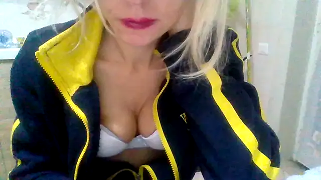 Kelly80 online show from 11/26/25, 04:18