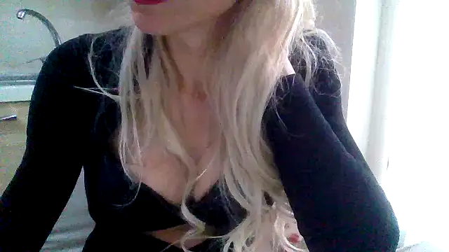 Snapshot of Kelly80 chatting on 04/22/26, 03:41 Kelly80 online show from 04/22/26, 03:41