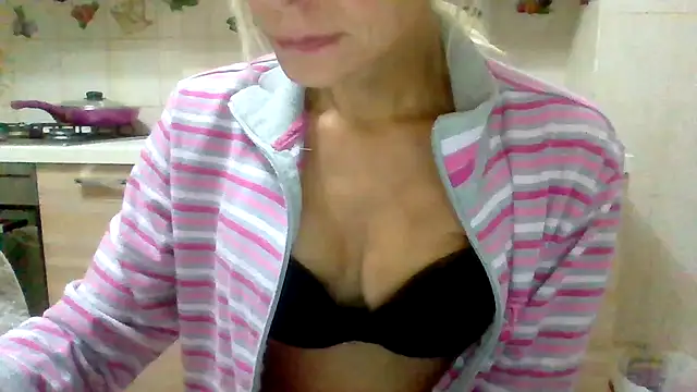 Kelly80 online show from 09/29/25, 02:40