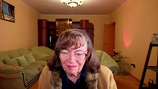 Betty Brick online show from 12/22/25, 01:44
