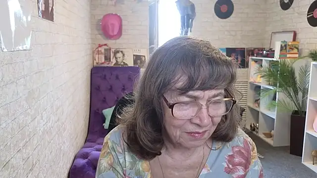 Betty Brick online show from 05/19/26, 12:56