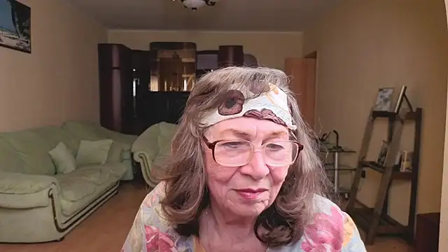 Betty Brick online show from 05/17/26, 04:07