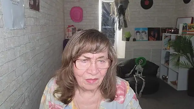 Betty Brick online show from 05/21/26, 02:14