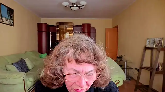 Betty Brick online show from 01/18/26, 07:34