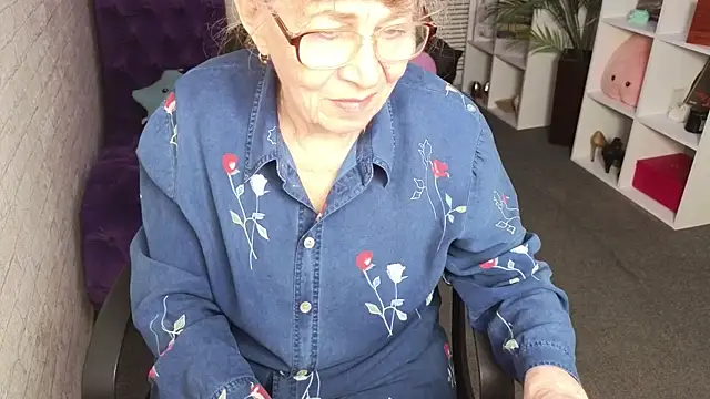 Betty Brick online show from 05/27/26, 05:20