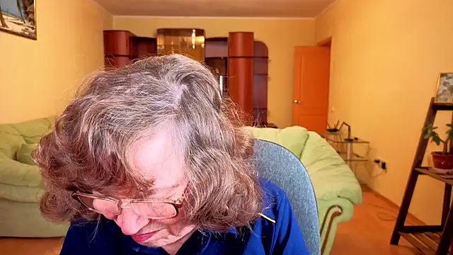 Betty Brick online show from 12/02/25, 05:03