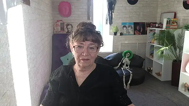 Betty Brick online show from 05/23/26, 03:33