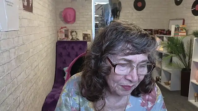 Betty Brick online show from 05/20/26, 07:38