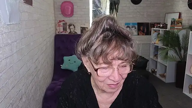 Betty Brick online show from 05/24/26, 03:23