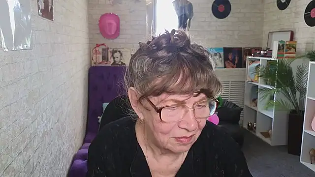 Betty Brick online show from 05/25/26, 12:59