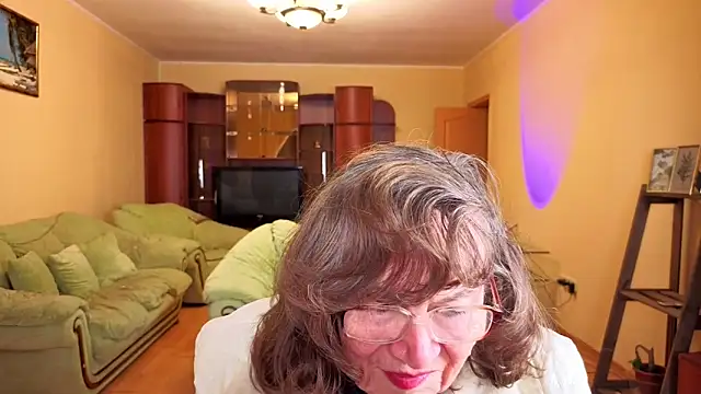 Betty Brick online show from 12/22/25, 12:33