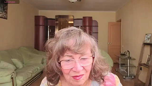 Betty Brick online show from 04/28/26, 01:15
