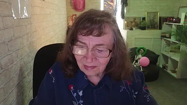 Snapshot of Betty_Brick chatting on 05/31/26, 02:12 Betty Brick online show from 05/31/26, 02:12