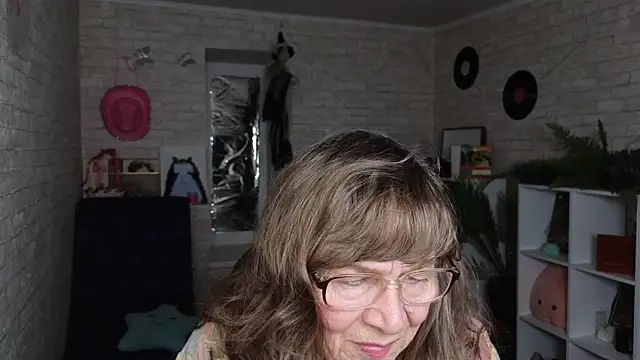 Betty Brick online show from 05/26/26, 03:54