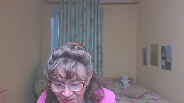 Betty Brick online show from 05/06/26, 04:11