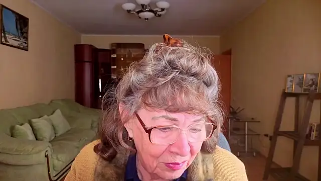 Betty Brick online show from 01/14/26, 01:37