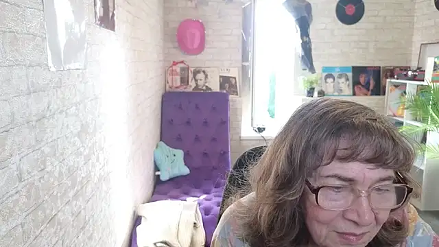 Betty Brick online show from 05/18/26, 03:17