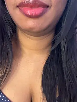 Snapshot of tamil_Aarathi chatting on 06/09/26, 05:25 tamil Aarathi online show from 06/09/26, 05:25