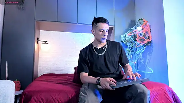 Dustin Sonne online show from 10/28/25, 03:40