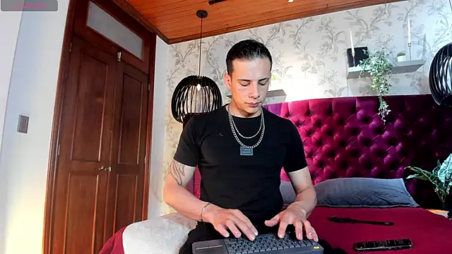 Dustin Sonne online show from 11/11/25, 03:45