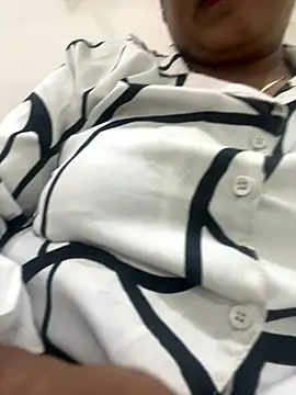 Snapshot of hot_bhabhi69 chatting on 10/03/25, 04:47 hot bhabhi69 online show from 10/03/25, 04:47