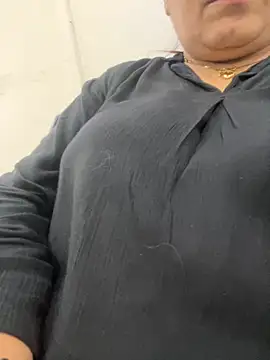 Snapshot of hot_bhabhi69 chatting on 09/24/25, 05:03 hot bhabhi69 online show from 09/24/25, 05:03