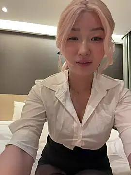 winter11 online show from 10/27/25, 02:07