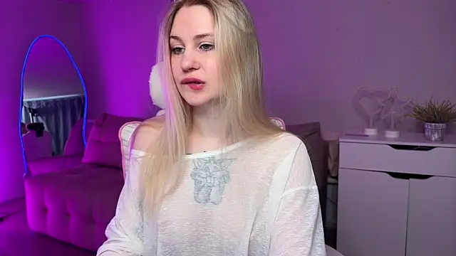 Sofia Kenwood online show from 04/19/26, 04:02
