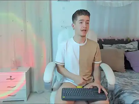 ThiagooJames online show from 12/19/25, 04:27