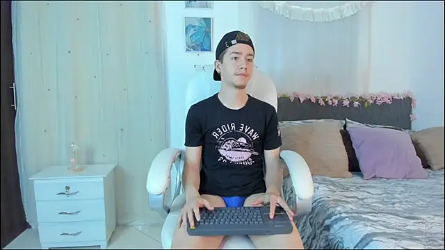 ThiagooJames online show from 11/28/25, 02:01