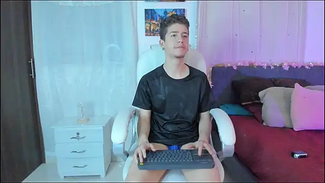 ThiagooJames online show from 10/19/25, 06:27