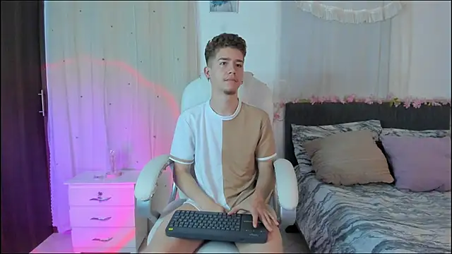 ThiagooJames online show from 12/16/25, 05:55