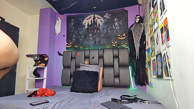 ashtoncooperr online show from 10/26/25, 06:19