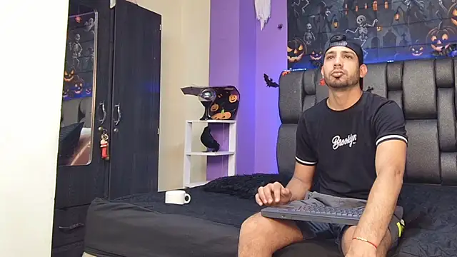 ashtoncooperr online show from 10/24/25, 06:29