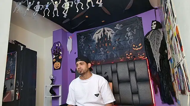 ashtoncooperr online show from 10/23/25, 07:01