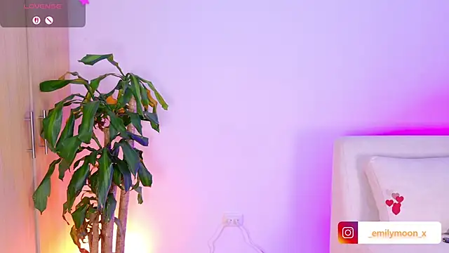 onlyemily  online show from 04/28/26, 02:27