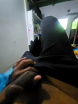 Snapshot of sexyboy_fox chatting on 04/04/26, 11:00 sexyboy fox online show from 04/04/26, 11:00