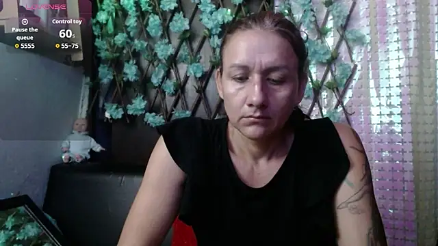 Snapshot of darling_hott chatting on 01/16/26, 11:58 darling hott online show from 01/16/26, 11:58