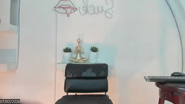 Snapshot of Vicky_Hottman chatting on 02/07/26, 10:51 Vicky Hottman online show from 02/07/26, 10:51